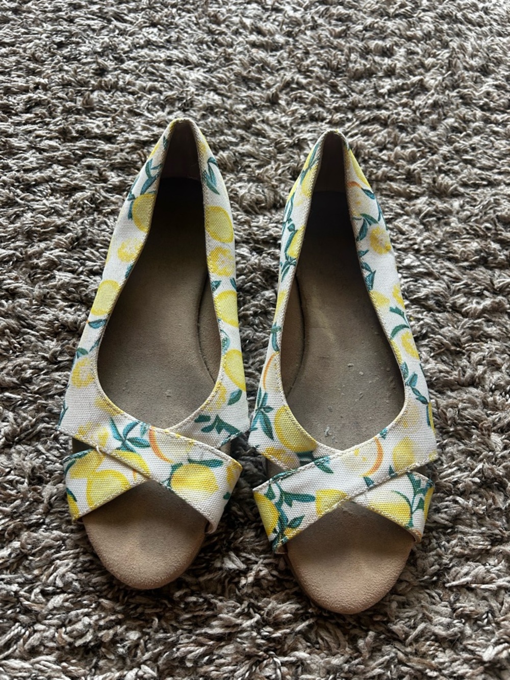 Women's Lemon Print Open-Toe Ballet Flats - Yellow/Green